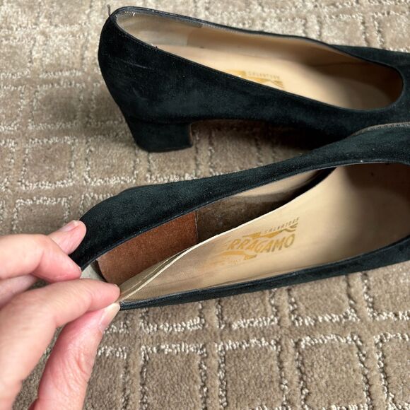Salvatore Ferragamo Suede Pumps Women's 8 B Black Low Heel VTG Classic Staple - Picture 6 of 10